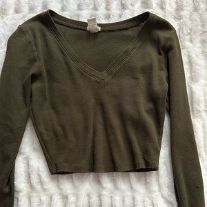 Cropped dark green v-neck long sleeve